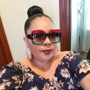 Meet your Posher, Alia